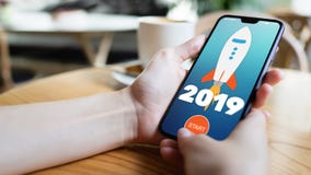 кнопка начала Ракеты 2019 год на экране мобильного телефона r стоковые изображения кнопка начала Ракеты 2019 год на экране мобильного телефона r стоковые изображения