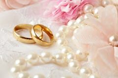 кольца предпосылки яркие wedding белизна стоковое изображение rf кольца предпосылки яркие wedding белизна стоковое изображение rf