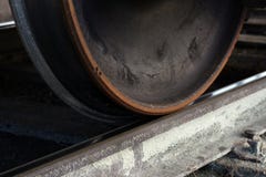 Колеса товарного состава на рельсах стоковое фото rf Колеса товарного состава на рельсах стоковое фото rf