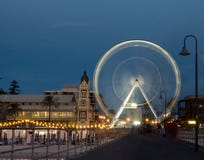 Колесо Ferris на пляже Аделаиды стоковые фотографии rf Колесо Ferris на пляже Аделаиды стоковые фотографии rf