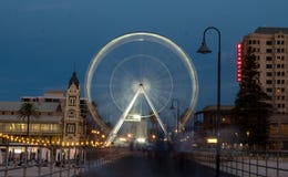 Колесо Ferris на пляже Аделаиды стоковая фотография rf Колесо Ferris на пляже Аделаиды стоковая фотография rf