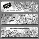 Комплект знамен шаблона вектора с предпосылкой конспекта краски акварели и doodle вручают вычерченные мандал бесплатная иллюстрация Комплект знамен шаблона вектора с предпосылкой конспекта краски акварели и doodle вручают вычерченные мандал бесплатная иллюстрация