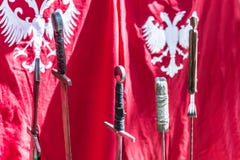 Комплект средневековых рыцарей шпаги и эмблемы революции стоковое фото Комплект средневековых рыцарей шпаги и эмблемы революции стоковое фото