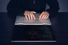 компьтер-книжка хакера чисел компьютера дробит экран на участки используя Серии чисел на экране компьютера современный тонкий тра Стоковые Фотографии RF компьтер-книжка хакера чисел компьютера дробит экран на участки используя Серии чисел на экране компьютера современный тонкий тра Стоковые Фотографии RF