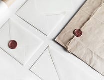 Конверты и штемпель уплотнения Стоковое Изображение Конверты и штемпель уплотнения Стоковое Изображение