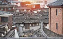 Конец вверх по корейской крыше дома стиля деревни hanok bukchon стоковые фото Конец вверх по корейской крыше дома стиля деревни hanok bukchon стоковые фото