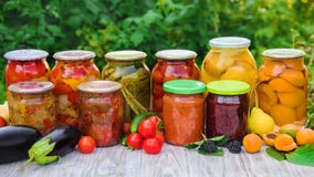 Консервация овощей безучастности Селективный фокус Питание стоковые фото Консервация овощей безучастности Селективный фокус Питание стоковые фото