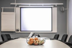 Конференц-зал офиса перед конференцией стоковое фото rf Конференц-зал офиса перед конференцией стоковое фото rf