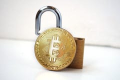 Концепция безопасностью Bitcoin Золотая монета с padlock стоковое изображение rf Концепция безопасностью Bitcoin Золотая монета с padlock стоковое изображение rf