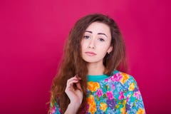 Концепция гнева и ража Молодая выразительная женщина показывает ее плохую сторону Сердитый слабонервный надоеданный портрет девуш Стоковое Изображение RF Концепция гнева и ража Молодая выразительная женщина показывает ее плохую сторону Сердитый слабонервный надоеданный портрет девуш Стоковое Изображение RF