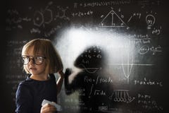 Концепция классн классного сочинительства маленькой девочки стоковые изображения Концепция классн классного сочинительства маленькой девочки стоковые изображения