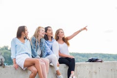 Концепция команды приятельства друзей подростков разнообразия стоковая фотография rf Концепция команды приятельства друзей подростков разнообразия стоковая фотография rf