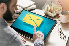 Концепция коммерческой корреспонденции, обратной связи, рекламируя через интернет Изображение стоковые изображения rf Концепция коммерческой корреспонденции, обратной связи, рекламируя через интернет Изображение стоковые изображения rf