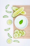 Концепция курорта, домодельная забота кожи и тело scrub с естественным ingr стоковые изображения rf Концепция курорта, домодельная забота кожи и тело scrub с естественным ingr стоковые изображения rf