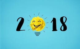 концепция 2018 Новых Годов с шариком скомканным желтым цветом бумажным стоковые изображения rf концепция 2018 Новых Годов с шариком скомканным желтым цветом бумажным стоковые изображения rf