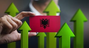 Концепция роста нации, зеленеет вверх по стрелкам - автомобилю удерживания бизнесмена стоковые фотографии rf Концепция роста нации, зеленеет вверх по стрелкам - автомобилю удерживания бизнесмена стоковые фотографии rf