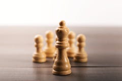 Концепция руководства - руководитель перед командой стоковые изображения rf Концепция руководства - руководитель перед командой стоковые изображения rf