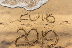 Концепция счастливого Нового Года 2019 приходящ и выходящ год 2018 стоковое изображение Концепция счастливого Нового Года 2019 приходящ и выходящ год 2018 стоковое изображение