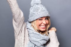 Концепция успеха для flirting молодой женщины подмигивая с победоносной ориентацией стоковое изображение rf Концепция успеха для flirting молодой женщины подмигивая с победоносной ориентацией стоковое изображение rf