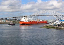 Корабль нефтяного танкера идя в канал корабля Корпус Кристи Техаса стоковая фотография Корабль нефтяного танкера идя в канал корабля Корпус Кристи Техаса стоковая фотография