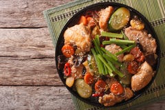 Корейское jjimdak еды: Потушенный цыпленок с овощами горизонтально Стоковые Изображения Корейское jjimdak еды: Потушенный цыпленок с овощами горизонтально Стоковые Изображения
