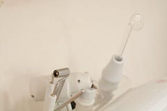 Косметический многофункциональный конец-вверх прибора в салоне красоты стоковое изображение Косметический многофункциональный конец-вверх прибора в салоне красоты стоковое изображение