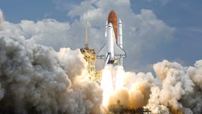Космический летательный аппарат многоразового использования запуская в замедленное движение Элементы этого видео поставленного NA Космический летательный аппарат многоразового использования запуская в замедленное движение Элементы этого видео поставленного NA