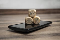 Кость кубов с обучением по Интернету Onlinelearning стоковое фото Кость кубов с обучением по Интернету Onlinelearning стоковое фото
