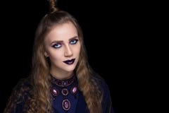 Красивая губная помада черноты девушки стоковая фотография rf Красивая губная помада черноты девушки стоковая фотография rf