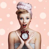 Красивая молодая сексуальная девушка штыря-вверх с удивленным выражением Стоковая Фотография RF Красивая молодая сексуальная девушка штыря-вверх с удивленным выражением Стоковая Фотография RF