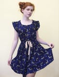 Красивая молодая redhaired девушка с курчав-головыми волосами стоковые фото Красивая молодая redhaired девушка с курчав-головыми волосами стоковые фото