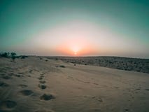 Красивая широкая съемка пустыни в Baran, Индии во время захода солнца стоковая фотография rf Красивая широкая съемка пустыни в Baran, Индии во время захода солнца стоковая фотография rf
