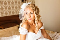 красивейшие детеныши женщины портрета волосы делают тип вверх Невеста свадьбы составляет стоковые изображения rf красивейшие детеныши женщины портрета волосы делают тип вверх Невеста свадьбы составляет стоковые изображения rf