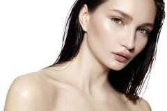 красивейшие детеныши женщины стороны Skincare, здоровье, курорт Очистите мягкую кожу, свежий взгляд Естественный ежедневный соста Стоковое Изображение красивейшие детеныши женщины стороны Skincare, здоровье, курорт Очистите мягкую кожу, свежий взгляд Естественный ежедневный соста Стоковое Изображение