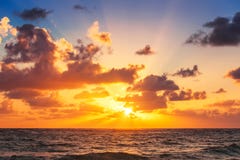 Красивое cloudscape над карибским морем, съемка восхода солнца стоковое изображение Красивое cloudscape над карибским морем, съемка восхода солнца стоковое изображение