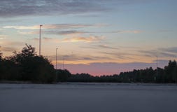 Красивое небо восхода солнца с улицей без движения стоковые фотографии rf Красивое небо восхода солнца с улицей без движения стоковые фотографии rf