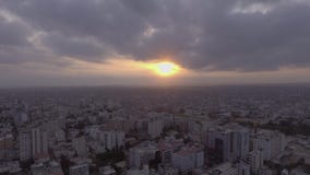 Красивые гипер воздушные съемки на заходе солнца акции видеоматериалы Красивые гипер воздушные съемки на заходе солнца акции видеоматериалы