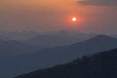 Красивый заход солнца и голубые холмы Bandipur Непал слоя стоковые фотографии rf Красивый заход солнца и голубые холмы Bandipur Непал слоя стоковые фотографии rf