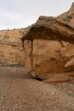 Красивый ландшафт высушенного солёного реки горы с облаками внутри стоковые изображения rf Красивый ландшафт высушенного солёного реки горы с облаками внутри стоковые изображения rf