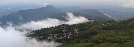 Красивый пейзаж горы в Phutabberk Phetchabun, Таиланде стоковые изображения Красивый пейзаж горы в Phutabberk Phetchabun, Таиланде стоковые изображения