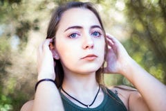 Красивый портрет на на открытом воздухе стоковая фотография Красивый портрет на на открытом воздухе стоковая фотография