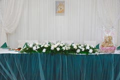 Красивый ресторан свадьбы для замужества оформление для жениха и невеста Красочное украшение для торжества Интерьер красоты brida стоковые фотографии rf Красивый ресторан свадьбы для замужества оформление для жениха и невеста Красочное украшение для торжества Интерьер красоты brida стоковые фотографии rf