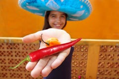красный цвет перца habanero девушки chili горячий мексиканский Стоковые Изображения красный цвет перца habanero девушки chili горячий мексиканский Стоковые Изображения