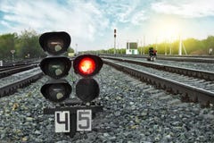 красный цвет узкоколейной железной дороги показывает движение сигнала железнодорожный вокзал перемещение карты dublin принципиаль стоковая фотография красный цвет узкоколейной железной дороги показывает движение сигнала железнодорожный вокзал перемещение карты dublin принципиаль стоковая фотография