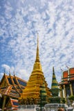 Красота тайской архитектуры и стиля гигантского золота пагоды тайского в Таиланде Стоковое Изображение Красота тайской архитектуры и стиля гигантского золота пагоды тайского в Таиланде Стоковое Изображение