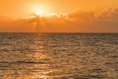 Красочный рассвет над морем, заход солнца Красивый волшебный заход солнца над морем стоковое изображение Красочный рассвет над морем, заход солнца Красивый волшебный заход солнца над морем стоковое изображение