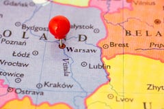 Красный Pushpin на карте на Польша стоковое изображение rf Красный Pushpin на карте на Польша стоковое изображение rf
