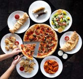 Круговой дисплей итальянской еды ресторана стоковые фото Круговой дисплей итальянской еды ресторана стоковые фото