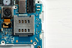 Крупный план снятый демонтированных частей сотового телефона, космос текста стоковое фото Крупный план снятый демонтированных частей сотового телефона, космос текста стоковое фото