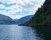 Лето Норвегии природы Вода, фьорд леса на солнечный день стоковое фото Лето Норвегии природы Вода, фьорд леса на солнечный день стоковое фото